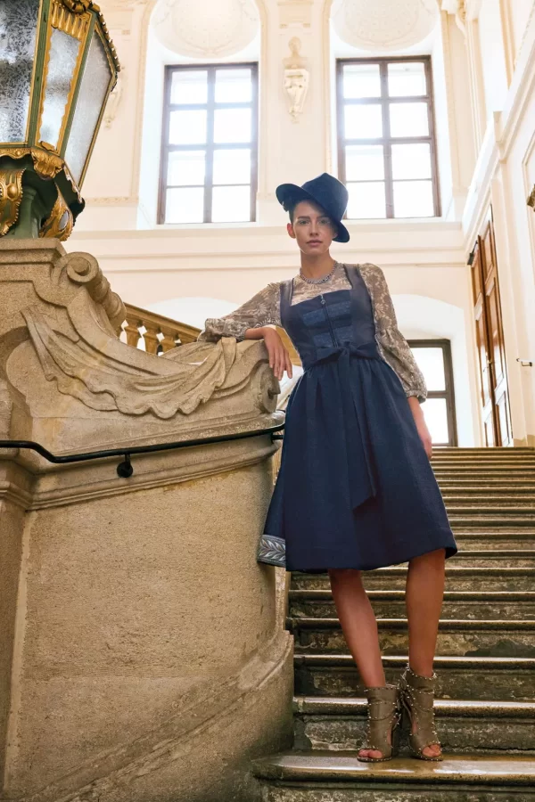 SPORTALM Dirndl aus Kunstleder und zusätzlichem Gürtel* Dirndl